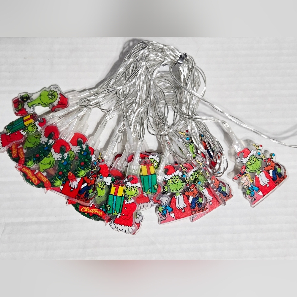 13.1 foot Set of solar-powered Grinch lights 20 lights per‎ strand Outdoor NEW